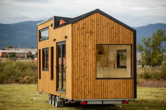 Build a Tiny House On a Fifth Wheel Trailer